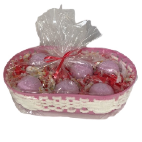 Lavender Chamomile Luxurious Bath Bombs Fizzers and Basket Gift Set of 6 Bombs - Picture 1 of 12